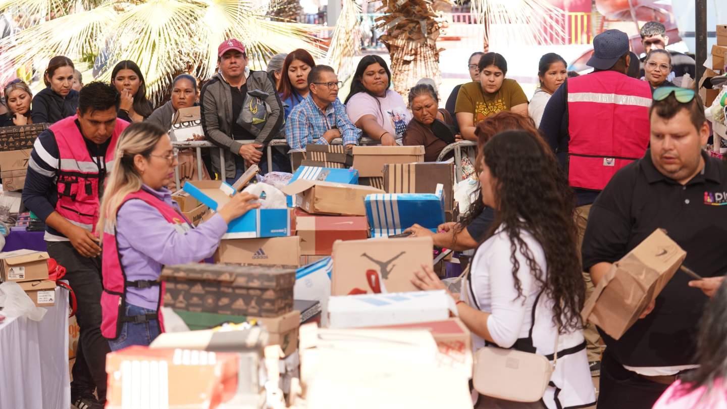 Impulsa la economía familiar el Bazar Navideño de DIF Sonora